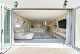 Luxurious 5-Bedroom Home with Exceptional Vineyard &amp; Mountain Views – Nooitgedacht Village