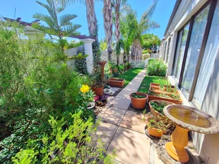 Luxury 4-Bedroom Tuscan Villa in Prime Eversdal Location