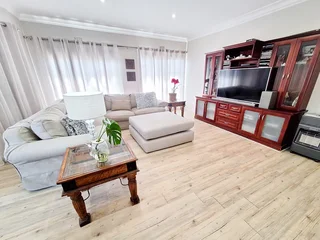 Luxury 4-Bedroom Tuscan Villa in Prime Eversdal Location