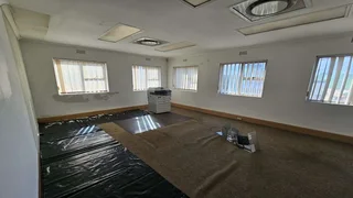 2175m2 Warehouse with 3500m2 Yard To Let in Brackenfell