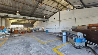 2175m2 Warehouse with 3500m2 Yard To Let in Brackenfell
