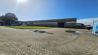 2175m2 Warehouse with 3500m2 Yard To Let in Brackenfell