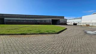 2175m2 Warehouse with 3500m2 Yard To Let in Brackenfell