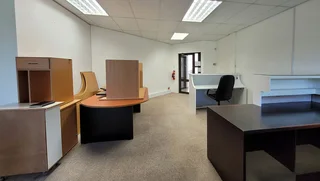 117sqm Office To Let in Kloof | Swindon Property
