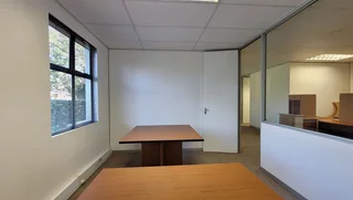 117sqm Office To Let in Kloof | Swindon Property