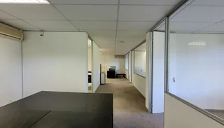117sqm Office To Let in Kloof | Swindon Property