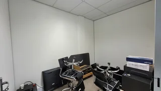 117sqm Office To Let in Kloof | Swindon Property