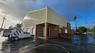 Retail Warehouse To Let In Beaconvale