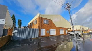 Retail Warehouse To Let In Beaconvale