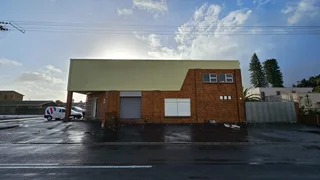 Retail Warehouse To Let In Beaconvale