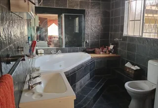 **A Home for All Generations: Spacious 4-Bedroom Residence with Independent Flatlet in Verwoerdpa...