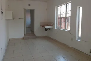 **A Home for All Generations: Spacious 4-Bedroom Residence with Independent Flatlet in Verwoerdpa...