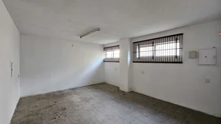 Retail Warehouse To Let In Beaconvale