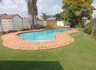 **A Home for All Generations: Spacious 4-Bedroom Residence with Independent Flatlet in Verwoerdpa...