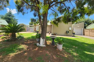 **2-Bedroom House for Sale in Summerfields Estate, Verwoerd park**