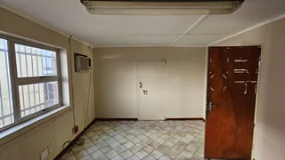 Retail Warehouse To Let In Beaconvale