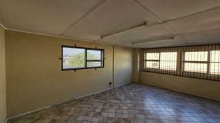 Retail Warehouse To Let In Beaconvale