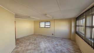 Retail Warehouse To Let In Beaconvale