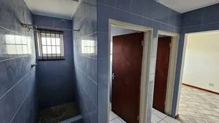 Retail Warehouse To Let In Beaconvale