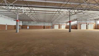 Industrial Warehouse To Let in Glen Marias, Kempton Park
