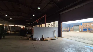 800sqm Factory To Let with yard in a Complex - Wadeville