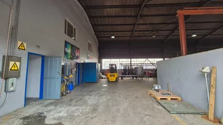 800sqm Factory To Let with yard in a Complex - Wadeville