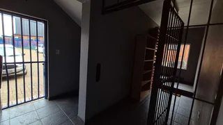 800sqm Factory To Let with yard in a Complex - Wadeville