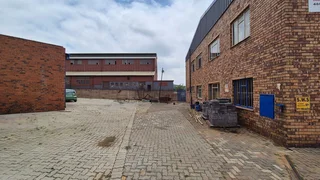 800sqm Factory To Let with yard in a Complex - Wadeville