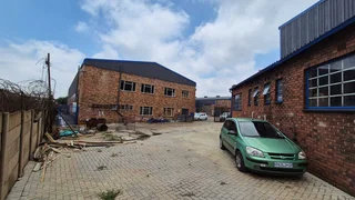 800sqm Factory To Let with yard in a Complex - Wadeville