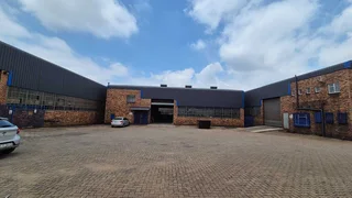 800sqm Factory To Let with yard in a Complex - Wadeville