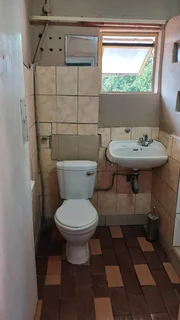 Secure 2-bedroom And 1-Bathroom House In Saffron Hill, Havenside