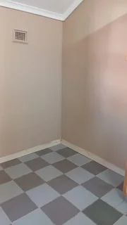 Secure 2-bedroom And 1-Bathroom House In Saffron Hill, Havenside