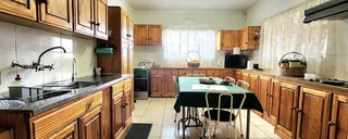 Spacious 4-Bedroom Home with Pool, Lapa &amp; Separate batchelor flat close to schools