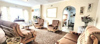 Spacious 4-Bedroom Home with Pool, Lapa &amp; Separate batchelor flat close to schools