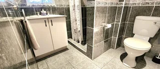 Spacious 4-Bedroom Home with Pool, Lapa &amp; Separate batchelor flat close to schools