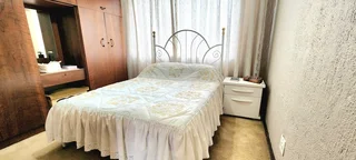 Spacious 4-Bedroom Home with Pool, Lapa &amp; Separate batchelor flat close to schools