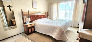 Spacious 4-Bedroom Home with Pool, Lapa &amp; Separate batchelor flat close to schools