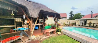 Spacious 4-Bedroom Home with Pool, Lapa &amp; Separate batchelor flat close to schools
