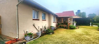 Spacious 4-Bedroom Home with Pool, Lapa &amp; Separate batchelor flat close to schools