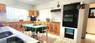 Spacious 4-Bedroom Home with Pool, Lapa &amp; Separate batchelor flat close to schools