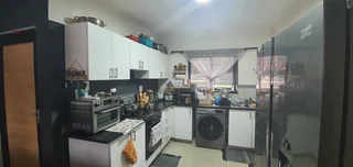 Spacious 3 bedroom apartment in secure complex in Sunford for Sale