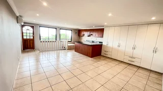 Spacious 1 Bedroom Upstairs Cottage - Durban North