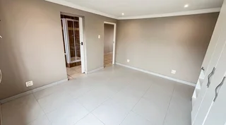 Spacious 1 Bedroom Upstairs Cottage - Durban North