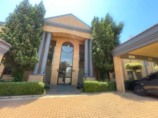 130 Square meter Office Unit to let In Die Hoewes with great exposure and highwhay access
