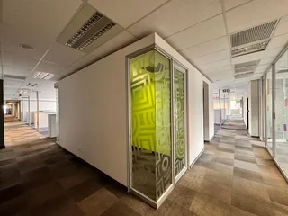 Prime P-Grade Office Space with High Visibility on William Nicol