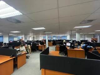 3,151 square meter Space for Sale in Die Hoewes with back up power.