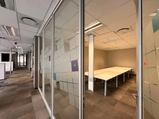 Prime P-Grade Office Space with High Visibility on William Nicol