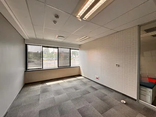 Prime P-Grade Office Space with High Visibility on William Nicol