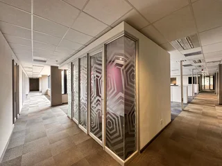 Prime P-Grade Office Space with High Visibility on William Nicol