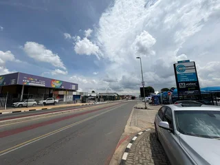 Prime Ground Floor Unit to Let - 600 Louis Botha Avenue, Bramley, Johannesburg